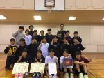 この日は第34回と歴史のある飛島村長杯に参加してきました。2日間に4つのトーナメントに分かれての大きな大会です。試合の内容は3試合全て良く走れていたと思います。毎試合やる事を自分達で決めて試合に臨み実行、次の試合で修正するの繰り返しを全員で頑張っていると思います。結果は決勝で負けるも準優勝🥈。おめでとう㊗️チームの課題。今年のチームは大きいチームではないので、大きくて動ける選手がいる相手にどう戦うか。やはりDFを頑張るしかないかなと思います。最後まで走りきれる体力。疲れてきた時のイージーミスの改善。課題はまだまだありますが成長している姿は見れた大会でした。いつもお世話になっているJキティーズの監督・コーチ・保護者の皆様及び帯同されたコーチ・保護者の皆様ありがとうございました。