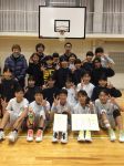 今日は第6回アイチミニバスケットボールフェスティバルへ参加してきました。結果は3位🥉。試合内容は良かったり悪かったりなかなか安定した試合展開ができない。小学生だから仕方ないと思ってしまえばそこで成長が終わってしまう気がします。そんな中、苦手だったフリースローは皆んな上達してる。練習した成果が出てきたね。やっぱり練習は嘘はつかない。もっと自分を信じてプレーしよう。アイチミニ育成会の皆様、本当にありがとうございました。これからも宜しくお願い致します。