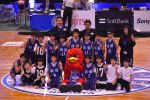 いつも懇意にしていただいてるJロケッツさんと、地元のBリーグチーム・ファイティングイーグルス名古屋のホームゲーム前のエキジビションゲームに参加させていただきました。会場は枇杷島スポーツセンター。BGMが流れる中、ゲーム前は選手とスタッフの紹介・スターティングファイブのアナウンスがあり、ゲーム中は得点を決めた選手のアナウンスもあったりとBリーグの選手と同じような雰囲気の中で試合ができて、子供たちは緊張もあったと思いますが、いい経験をさせてもらえたと思います。エキジビションゲーム終了後は、ファイティングイーグルス名古屋VS信州ブレイブウォリアーズの試合を観戦。結果は99-90でホームのイーグルスの勝利！両チームの選手たちの気持ちのこもったプレイに大興奮！とても見応えのあるゲームで子供たちも一所懸命イーグルスを応援してました。最後になりましたが、ファイティングイーグルス名古屋のチーム関係者の皆様、一緒に参加していただいたJロケッツのコーチ保護者の皆様、そして帯同していただいたコーチ保護者の皆様、お世話になりました。おかげさまで子供たちにとって良い1日となりました。有難うございました。